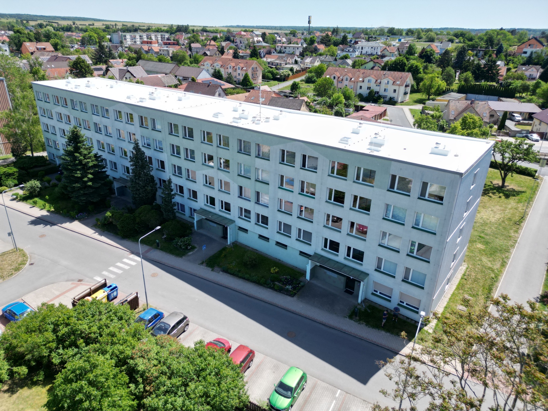 Benátky nad Jizerou – letecký pohled na bytový dům