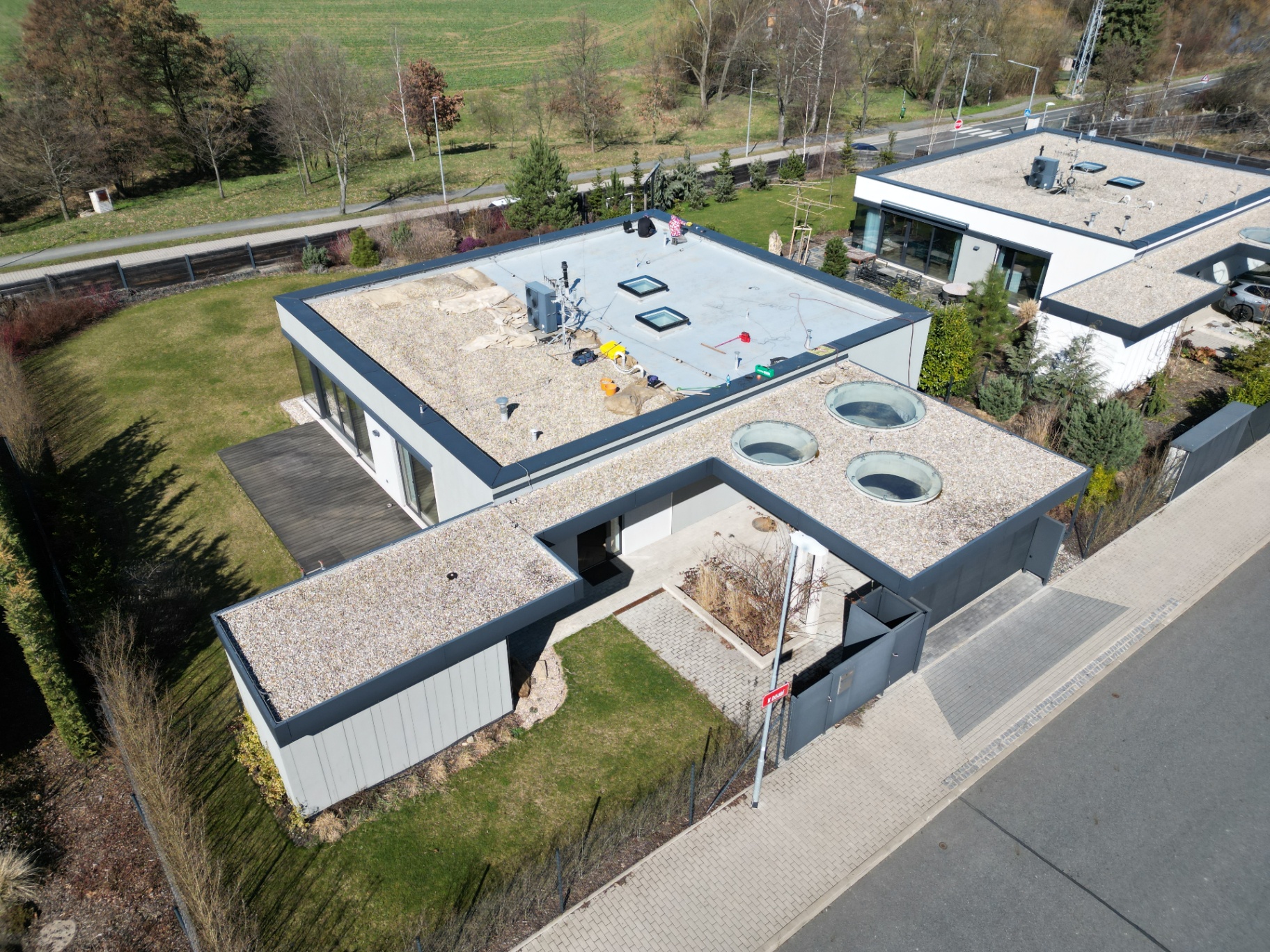 Rodinný dům Jesenice – letecký pohled